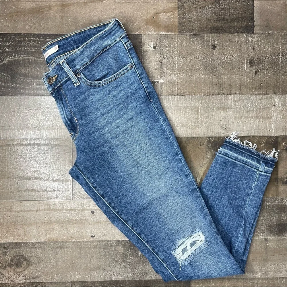 Levi’s 711 Distressed Skinny Ankle Jean size 28